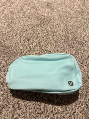 NWT Lululemon Belt Bag - ideal mint
